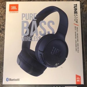 JBL TUNE510bt Bluetooth 40hour pure bass sound wireless headphones.